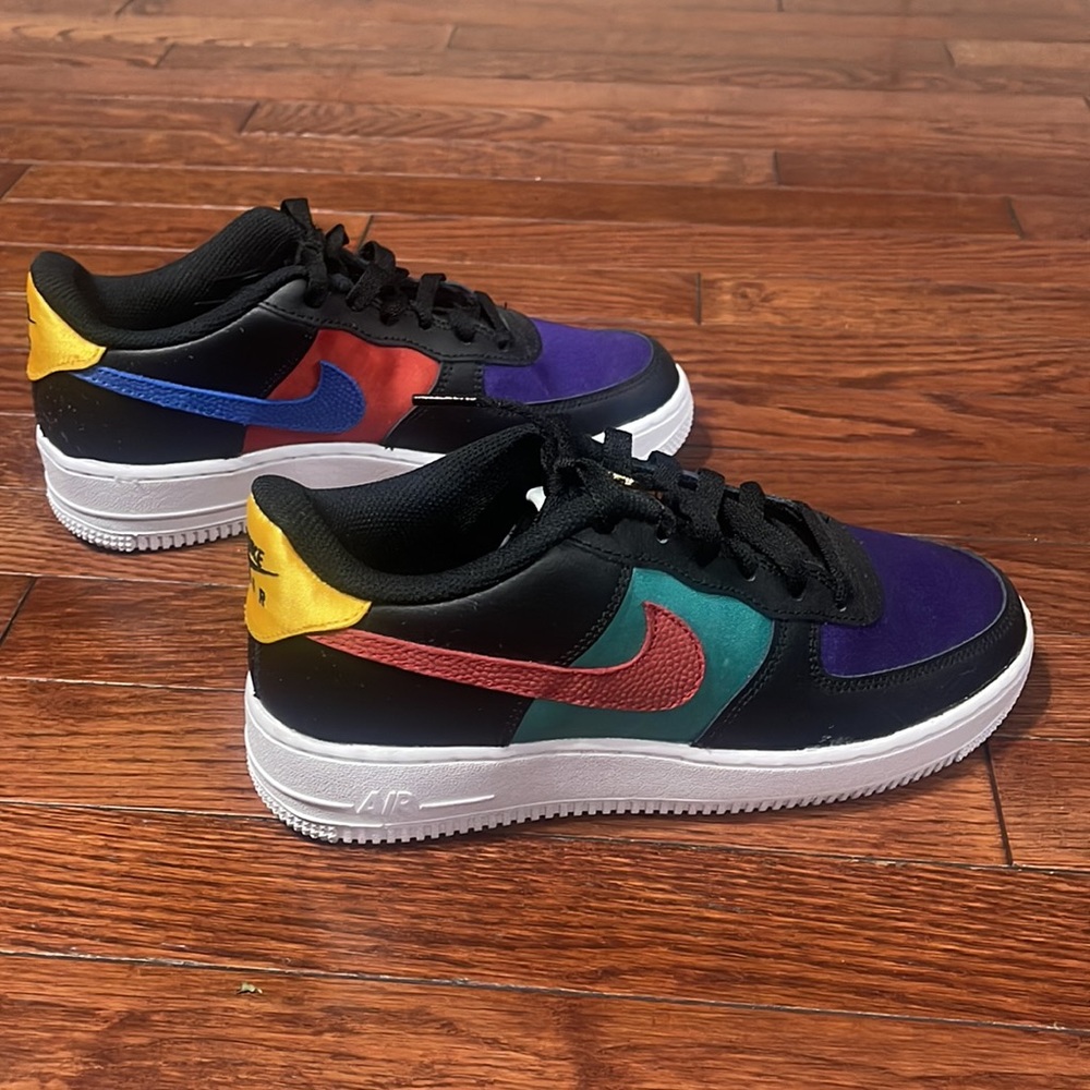 Nike Air Force 1 LV8 Grade school